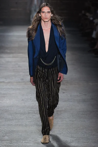 Look 18